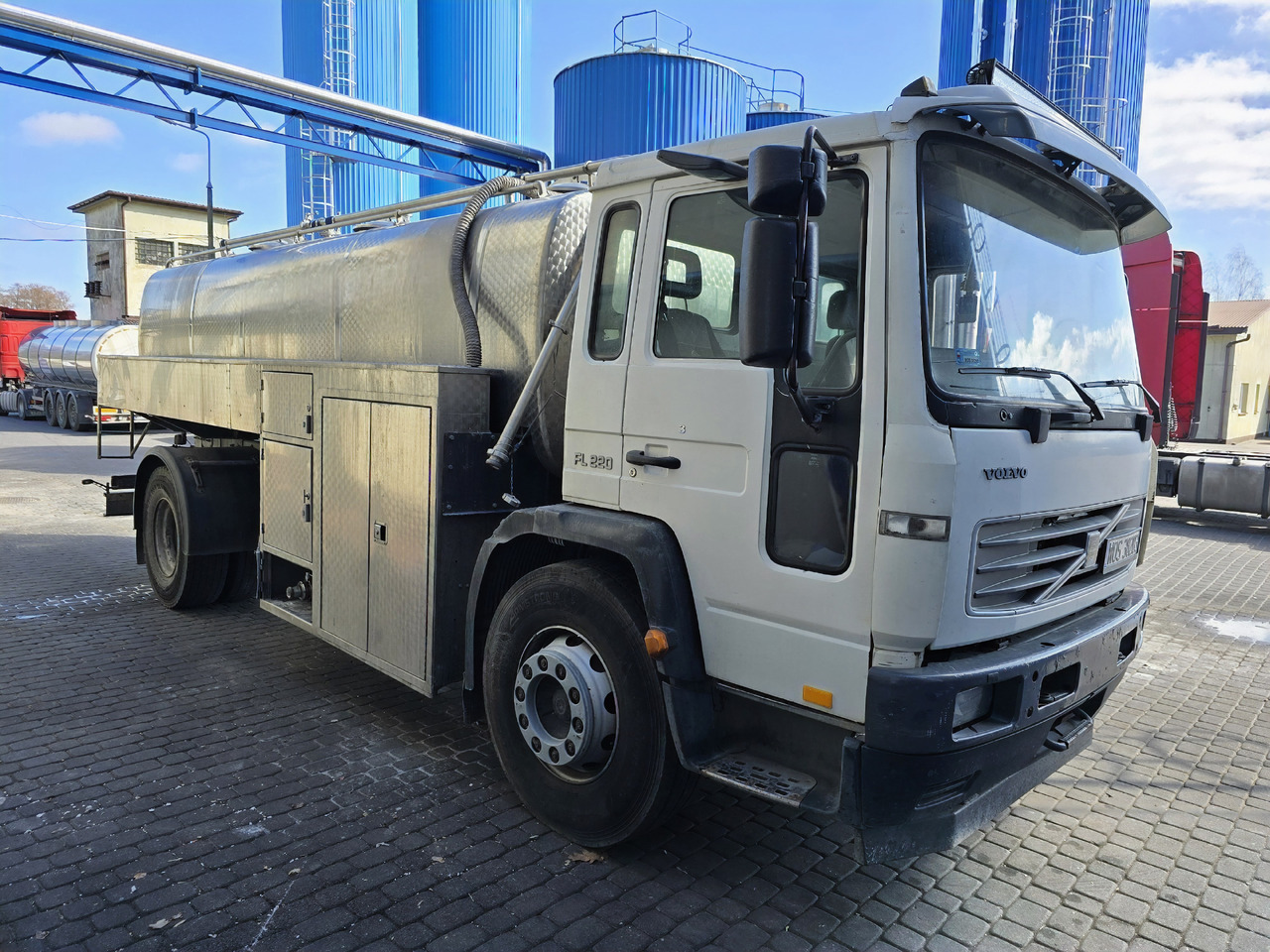 VOLVO FL 220 - Φορτηγό βυτιοφόρο: φωτογραφία 2 VOLVO FL 220 - Φορτηγό βυτιοφόρο: φωτογραφία 2