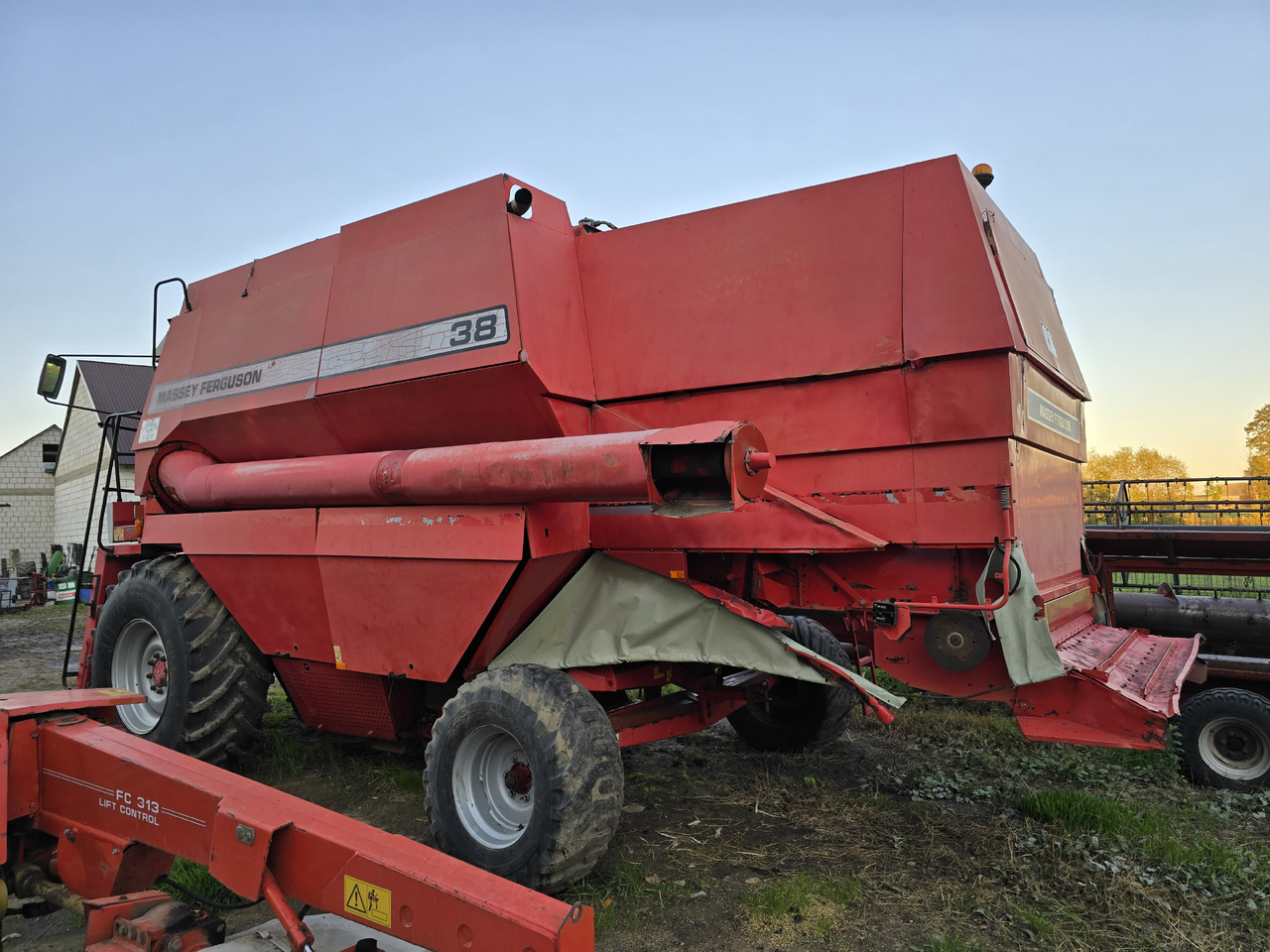 Massey-ferguson 38 - Θεριζοαλωνιστική μηχανή: φωτογραφία 5 Massey-ferguson 38 - Θεριζοαλωνιστική μηχανή: φωτογραφία 5