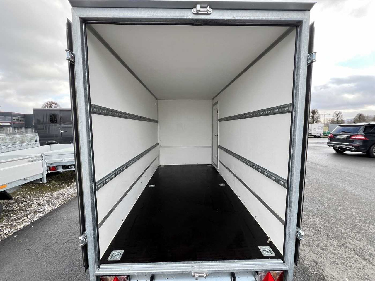 BLYSS F1330HD Seitentür Kofferanhänger - Ρυμούλκα κόφα: φωτογραφία 4 BLYSS F1330HD Seitentür Kofferanhänger - Ρυμούλκα κόφα: φωτογραφία 4