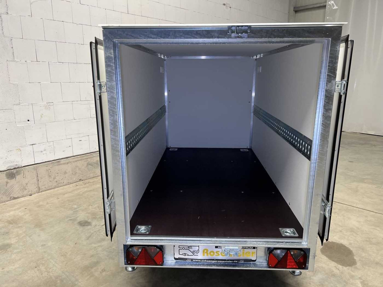 CHEVAL LIBERTE DEBON C220 Roadster Kofferanhänger - Ρυμούλκα κόφα: φωτογραφία 5 CHEVAL LIBERTE DEBON C220 Roadster Kofferanhänger - Ρυμούλκα κόφα: φωτογραφία 5
