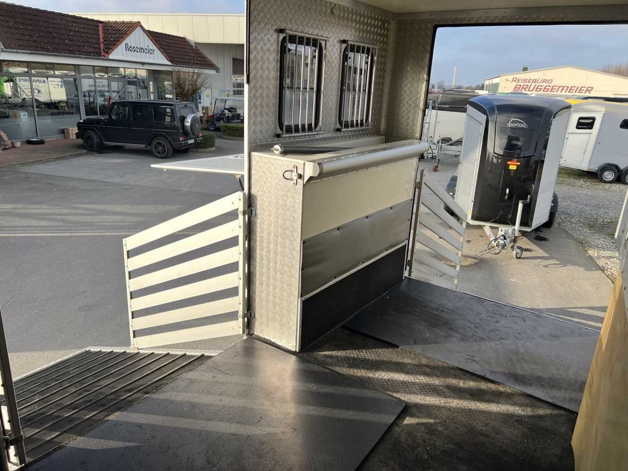 Interior photo 1: Φορτηγό μεταφοράς αλόγων MERCEDES-BENZ Atego 918 LKW