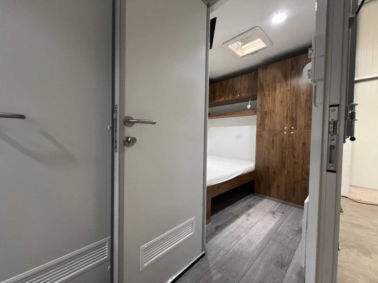 Νέα Σπίτι εμπορευματοκιβωτία, Τρέιλερ ROSEMEIER VE MOBI 7344-SP-5 Mannschaftswagen: φωτογραφία 19 Νέα Σπίτι εμπορευματοκιβωτία, Τρέιλερ ROSEMEIER VE MOBI 7344-SP-5 Mannschaftswagen: φωτογραφία 19