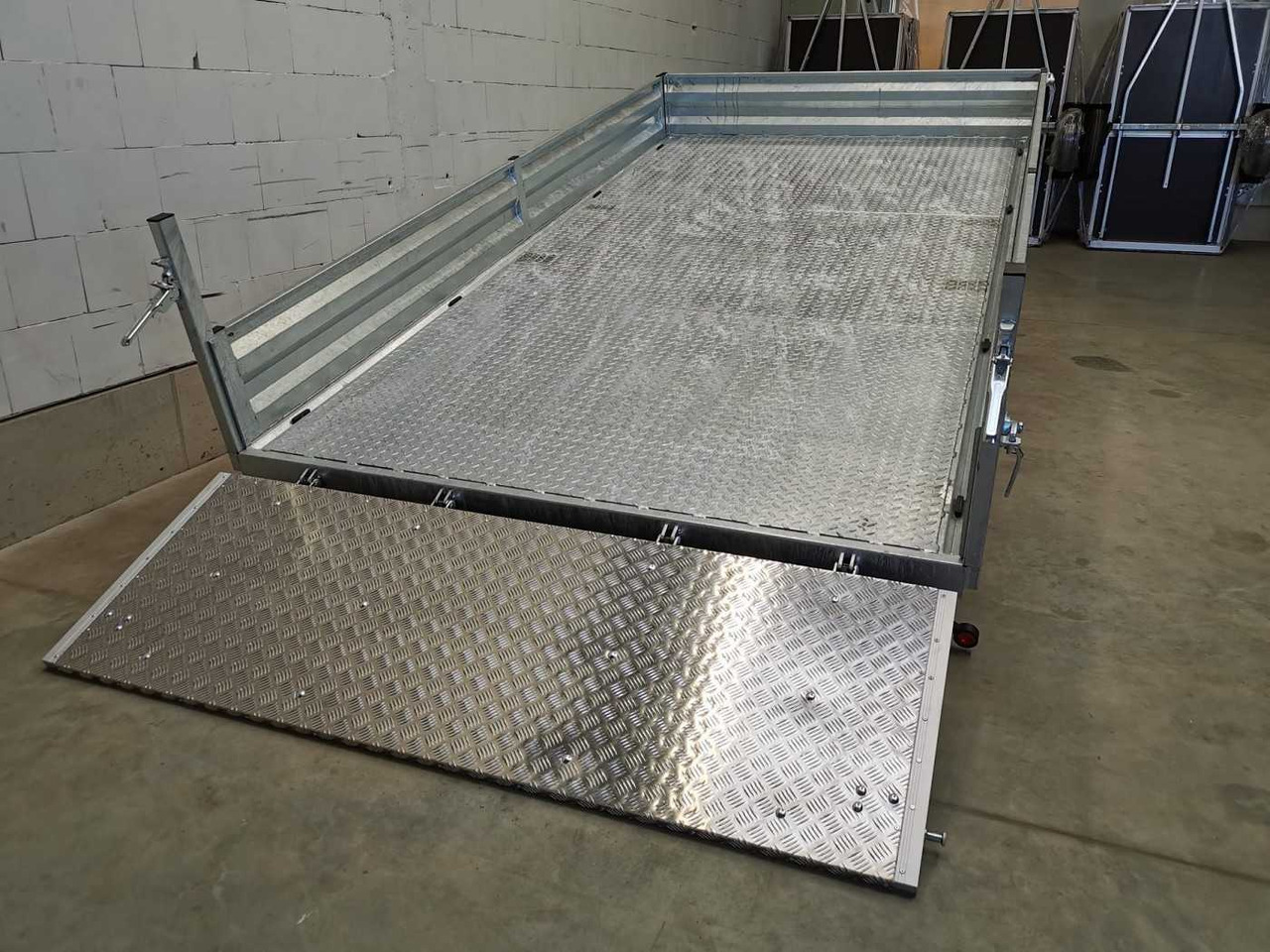 Νέα Ρυμούλκα ανατρεπόμενο VEZEKO Juki 35.3 Multi Stahl Multidreiseitenkipper: φωτογραφία 18