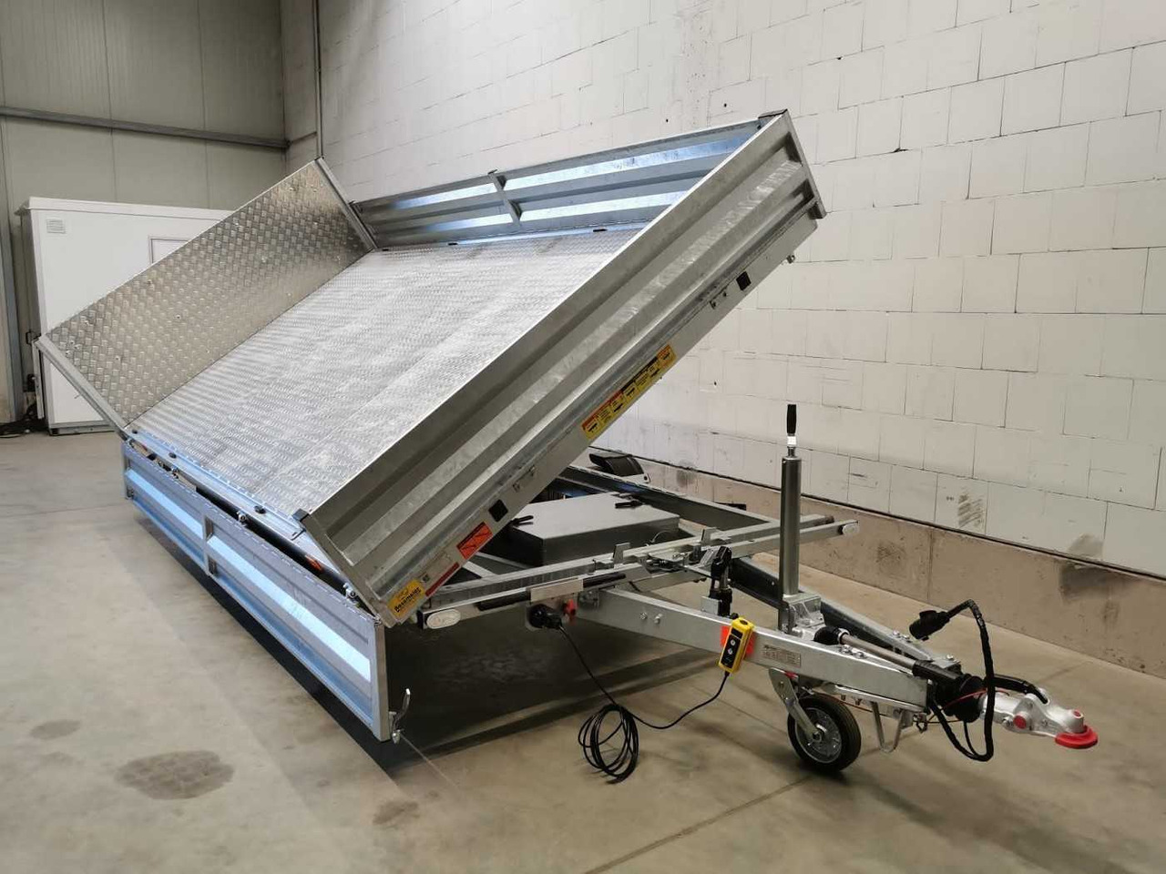 Νέα Ρυμούλκα ανατρεπόμενο VEZEKO Juki 35.3 Multi Stahl Multidreiseitenkipper: φωτογραφία 23