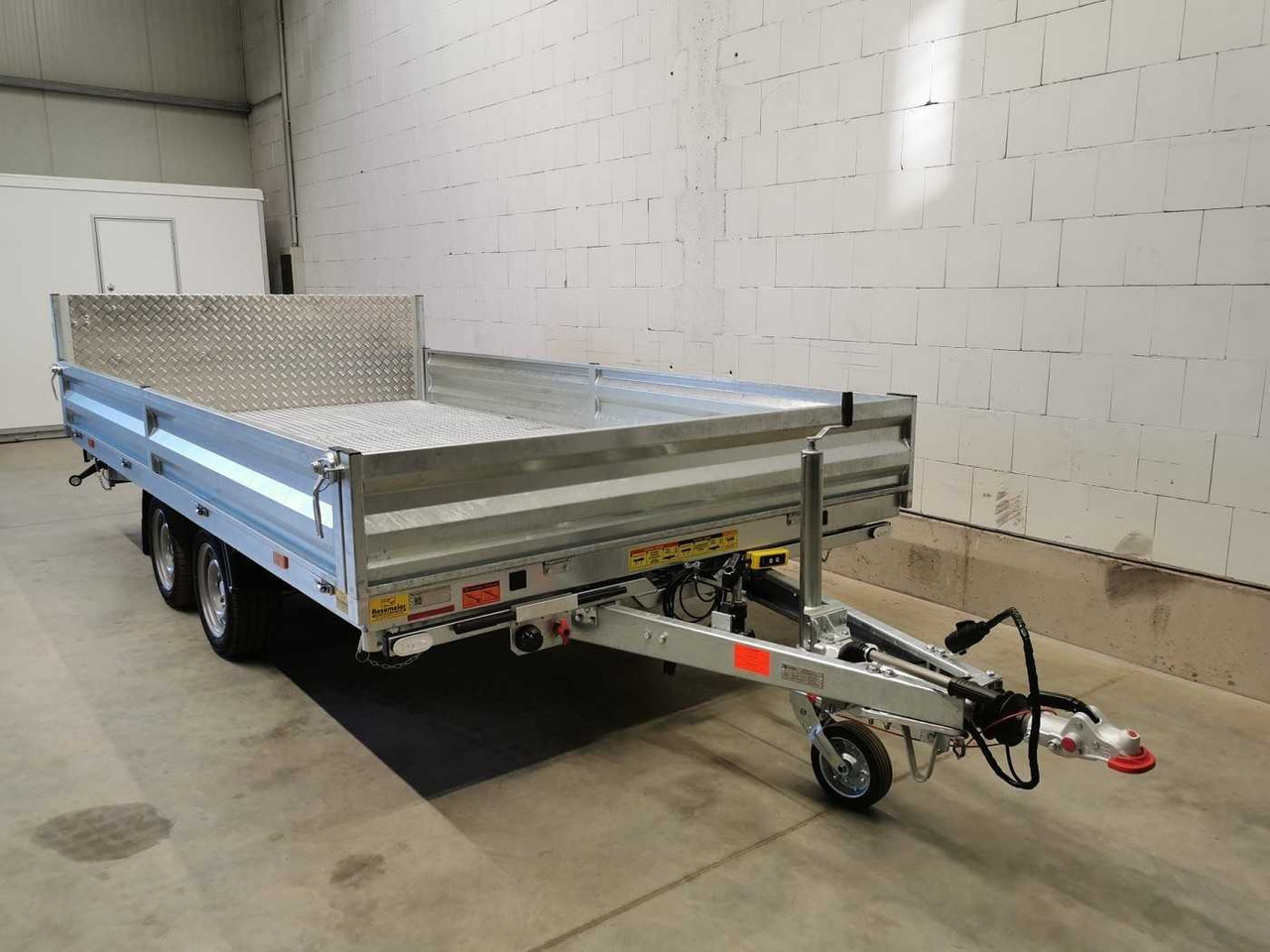 Νέα Ρυμούλκα ανατρεπόμενο VEZEKO Juki 35.3 Multi Stahl Multidreiseitenkipper: φωτογραφία 16