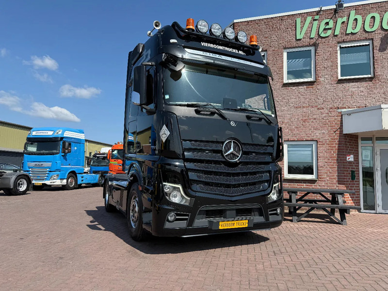 Mercedes-Benz Actros 1853 LS 4X2 "BLACK PEARL" EURO6D / FULL OPTIONS / RETARDER / ALCOA / LEATHER INTERIOR / ETC..... PERFECT CONDTION!!!!! - Τράκτορας: φωτογραφία 1 Mercedes-Benz Actros 1853 LS 4X2 "BLACK PEARL" EURO6D / FULL OPTIONS / RETARDER / ALCOA / LEATHER INTERIOR / ETC..... PERFECT CONDTION!!!!! - Τράκτορας: φωτογραφία 1