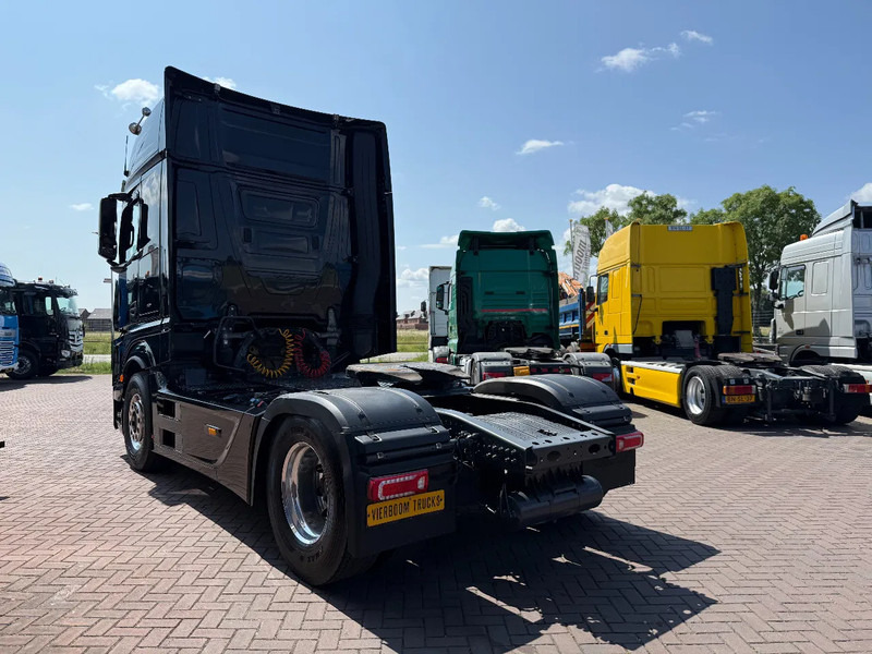 Mercedes-Benz Actros 1853 LS 4X2 "BLACK PEARL" EURO6D / FULL OPTIONS / RETARDER / ALCOA / LEATHER INTERIOR / ETC..... PERFECT CONDTION!!!!! - Τράκτορας: φωτογραφία 4 Mercedes-Benz Actros 1853 LS 4X2 "BLACK PEARL" EURO6D / FULL OPTIONS / RETARDER / ALCOA / LEATHER INTERIOR / ETC..... PERFECT CONDTION!!!!! - Τράκτορας: φωτογραφία 4