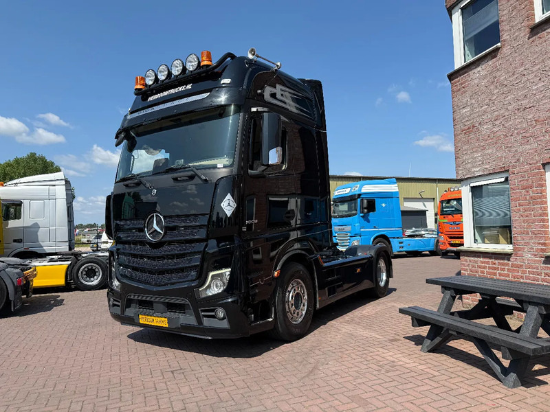 Mercedes-Benz Actros 1853 LS 4X2 "BLACK PEARL" EURO6D / FULL OPTIONS / RETARDER / ALCOA / LEATHER INTERIOR / ETC..... PERFECT CONDTION!!!!! - Τράκτορας: φωτογραφία 2 Mercedes-Benz Actros 1853 LS 4X2 "BLACK PEARL" EURO6D / FULL OPTIONS / RETARDER / ALCOA / LEATHER INTERIOR / ETC..... PERFECT CONDTION!!!!! - Τράκτορας: φωτογραφία 2