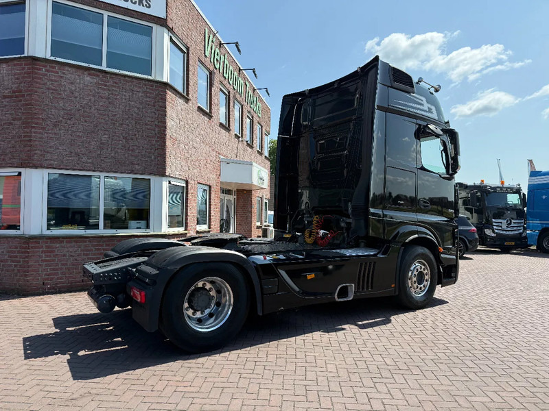 Mercedes-Benz Actros 1853 LS 4X2 "BLACK PEARL" EURO6D / FULL OPTIONS / RETARDER / ALCOA / LEATHER INTERIOR / ETC..... PERFECT CONDTION!!!!! - Τράκτορας: φωτογραφία 5 Mercedes-Benz Actros 1853 LS 4X2 "BLACK PEARL" EURO6D / FULL OPTIONS / RETARDER / ALCOA / LEATHER INTERIOR / ETC..... PERFECT CONDTION!!!!! - Τράκτορας: φωτογραφία 5