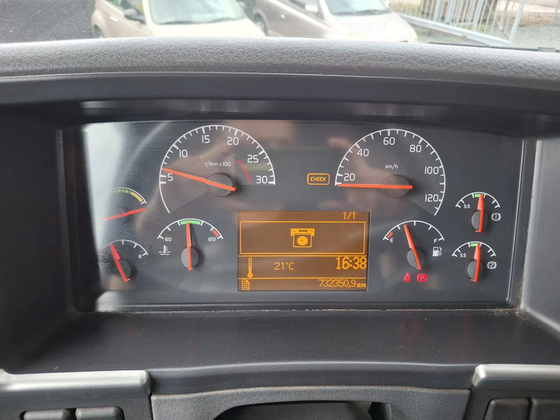 Volvo FM9-260 4X2 / Schaltgetriebe / Koffer mit Ladebordwand / Schaltgetriebe / Euro3 - Φορτηγό κόφα: φωτογραφία 4 Volvo FM9-260 4X2 / Schaltgetriebe / Koffer mit Ladebordwand / Schaltgetriebe / Euro3 - Φορτηγό κόφα: φωτογραφία 4