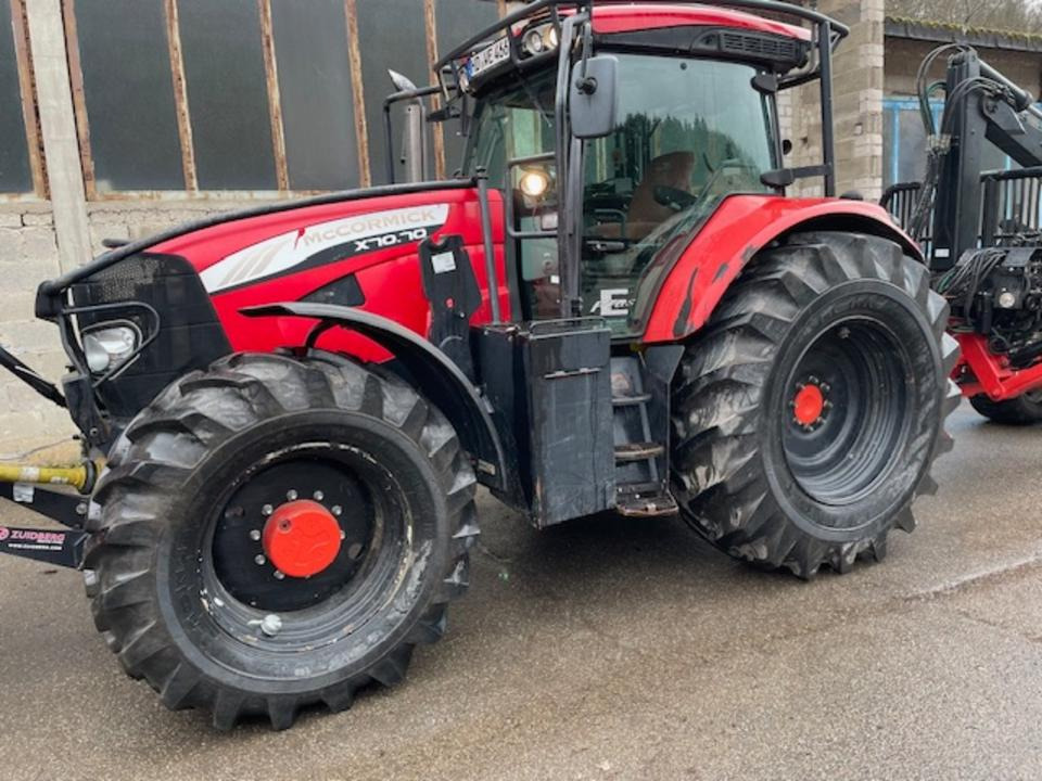 Forst-Traktor MC Cormick X70.70 - Δασικός ελκυστήρας: φωτογραφία 1 Forst-Traktor MC Cormick X70.70 - Δασικός ελκυστήρας: φωτογραφία 1
