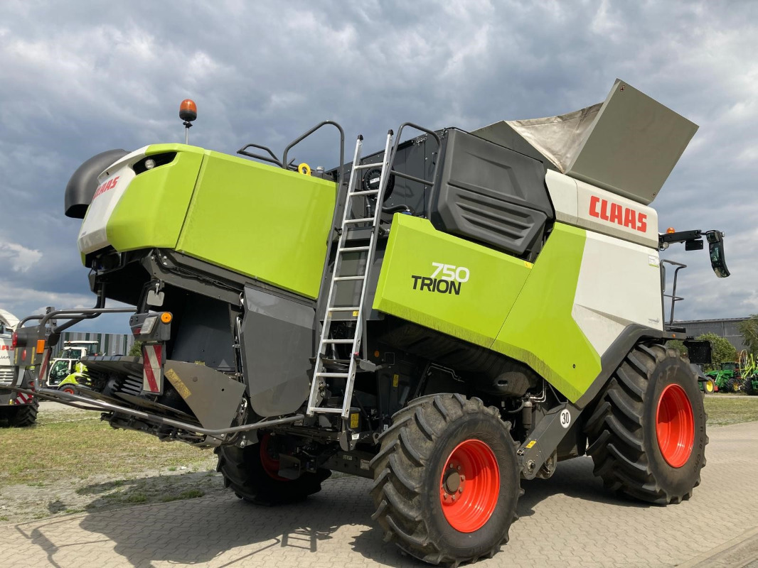 Θεριζοαλωνιστική μηχανή CLAAS Trion 750: φωτογραφία 7 Θεριζοαλωνιστική μηχανή CLAAS Trion 750: φωτογραφία 7