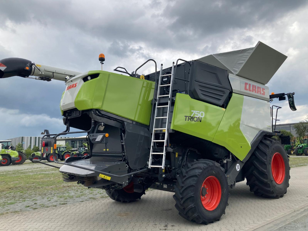 CLAAS Trion 750 - Θεριζοαλωνιστική μηχανή: φωτογραφία 5 CLAAS Trion 750 - Θεριζοαλωνιστική μηχανή: φωτογραφία 5