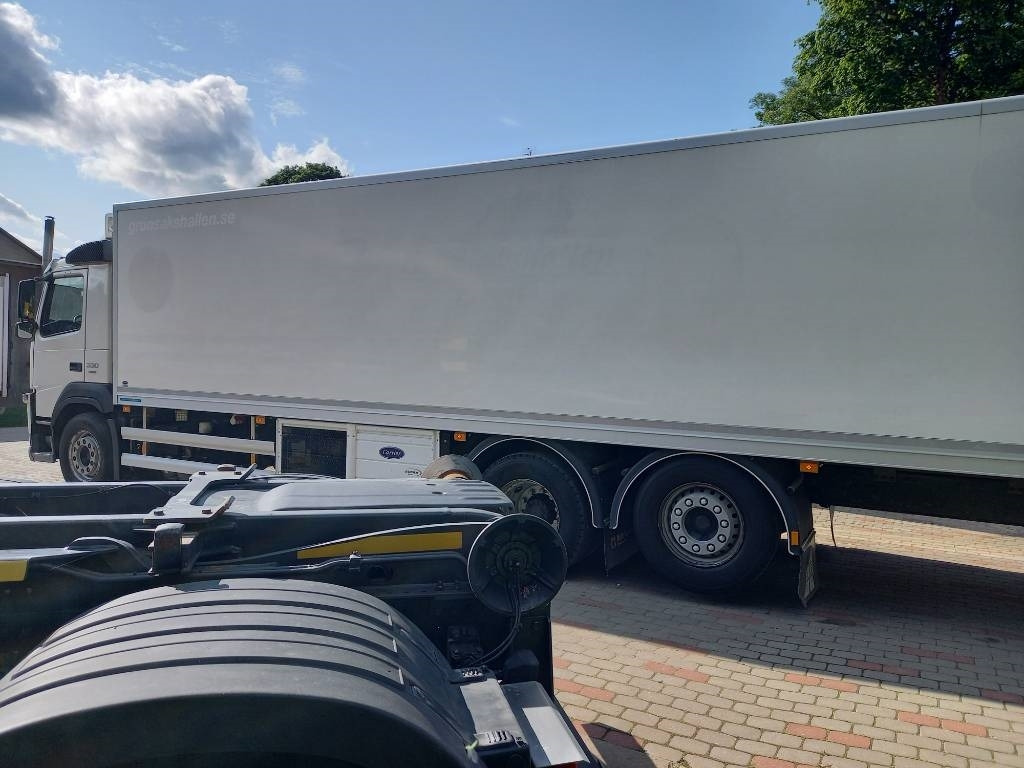 Φορτηγό ψυγείο Volvo FM 330, 6x2, CARRIER SUPRA 950 U: φωτογραφία 24