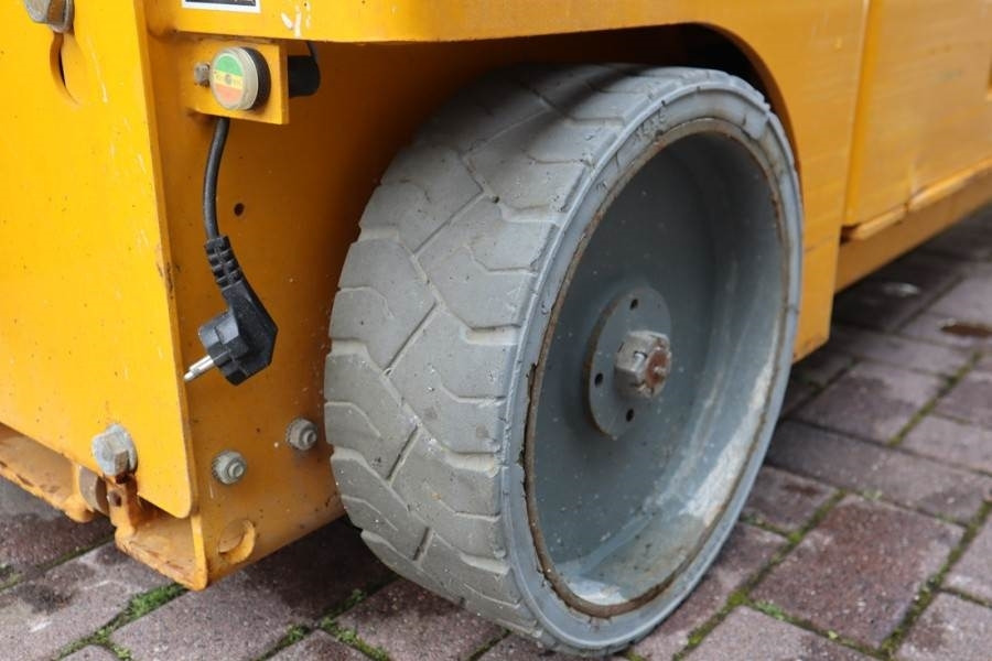 Ψαλιδωτό ανυψωτικό Haulotte COMPACT 10 Electric, 10m Working Height, 450kg Cap: φωτογραφία 12