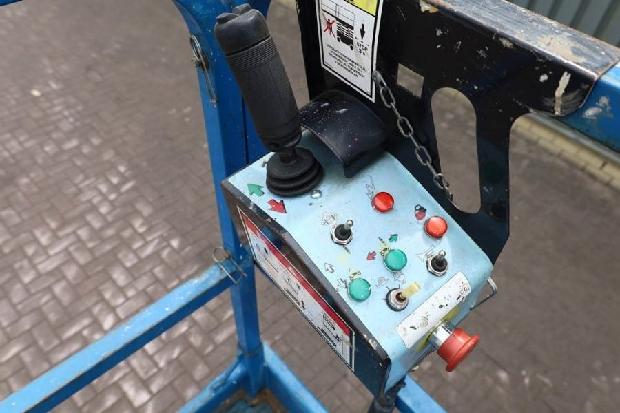Haulotte Compact 12RTE Electric, 12m Working Height, 450kg - Ψαλιδωτό ανυψωτικό: φωτογραφία 4 Haulotte Compact 12RTE Electric, 12m Working Height, 450kg - Ψαλιδωτό ανυψωτικό: φωτογραφία 4