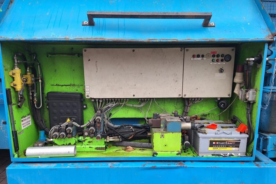 Ψαλιδωτό ανυψωτικό Holland Lift Megastar G300 Diesel, 4x4x4 Drive, 33.5m Working H: φωτογραφία 15