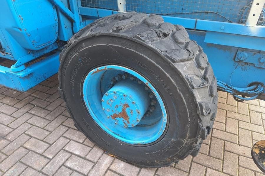 Ψαλιδωτό ανυψωτικό Holland Lift Megastar G300DL30/S Diesel, 4x4x4 Drive, 33.5m Wor: φωτογραφία 16 Ψαλιδωτό ανυψωτικό Holland Lift Megastar G300DL30/S Diesel, 4x4x4 Drive, 33.5m Wor: φωτογραφία 16