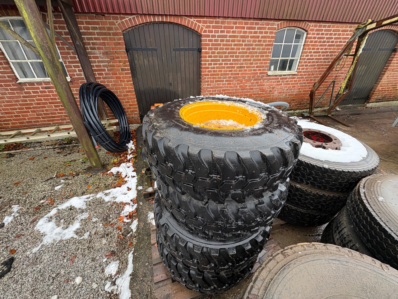 Dunlop SP T9 - Ελαστικό για Κατασκευή μηχανήματα: φωτογραφία 1 Dunlop SP T9 - Ελαστικό για Κατασκευή μηχανήματα: φωτογραφία 1