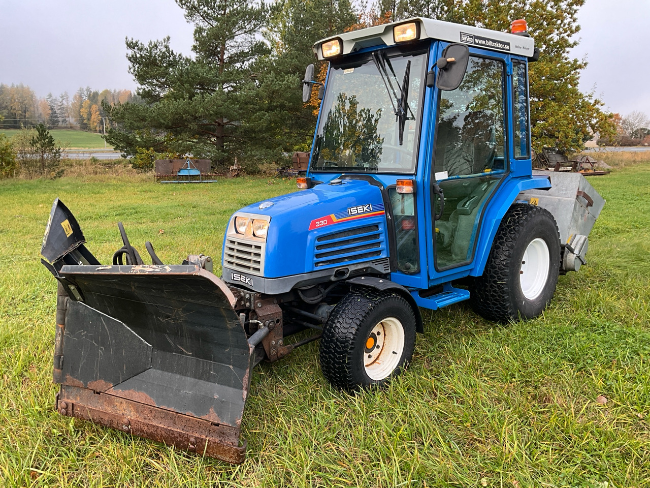 Iseki TF330 - Τρακτέρ: φωτογραφία 1 Iseki TF330 - Τρακτέρ: φωτογραφία 1