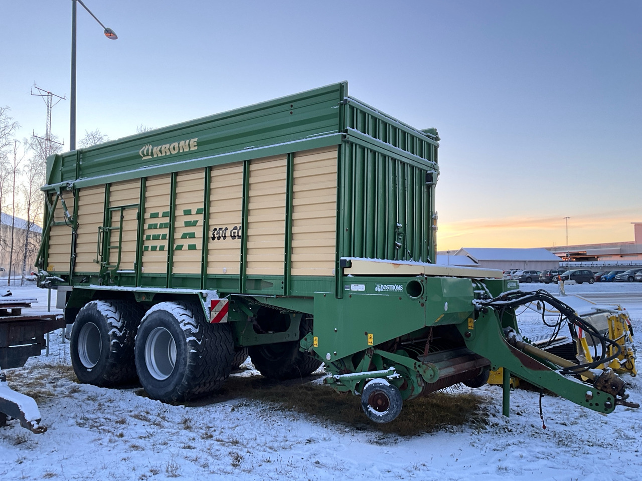 Krone MX350 GL - Βαγόνι ενσίρωσης: φωτογραφία 1 Krone MX350 GL - Βαγόνι ενσίρωσης: φωτογραφία 1