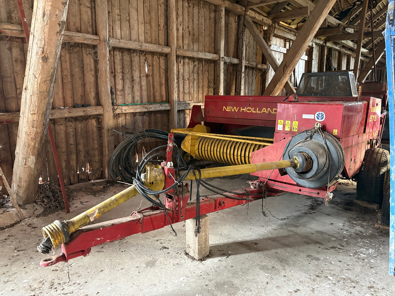 New Holland 575 - Χορτοδετική μηχανή στρόγγυλης μπάλας: φωτογραφία 1 New Holland 575 - Χορτοδετική μηχανή στρόγγυλης μπάλας: φωτογραφία 1
