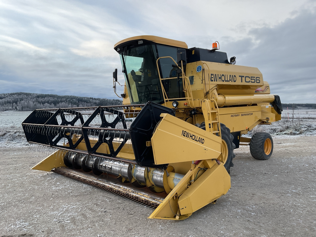 New Holland TC56 - Θεριζοαλωνιστική μηχανή: φωτογραφία 1 New Holland TC56 - Θεριζοαλωνιστική μηχανή: φωτογραφία 1