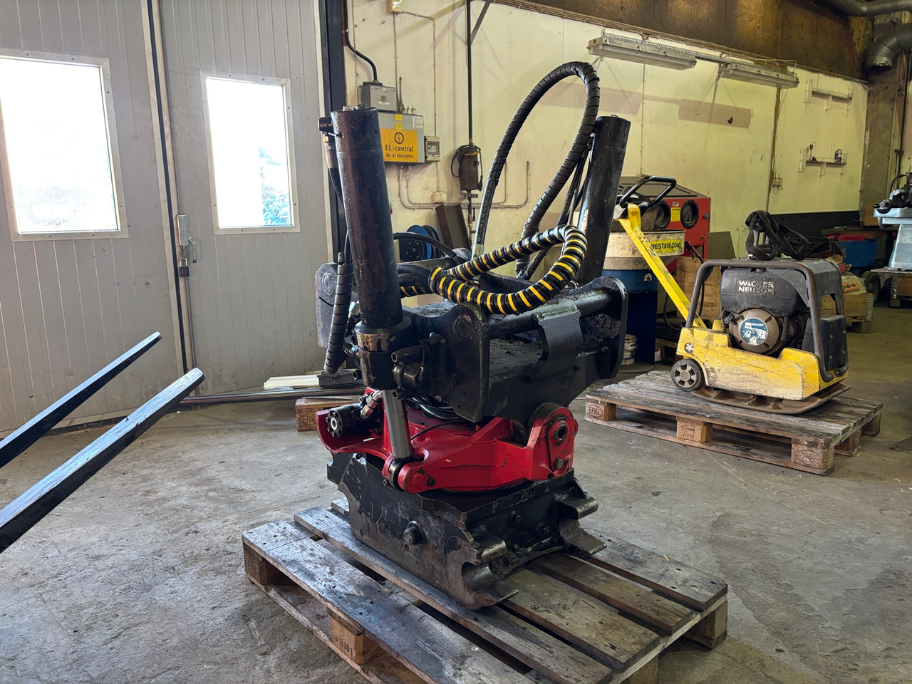 Rototilt R6 - Άλλα μηχανήματα: φωτογραφία 1 Rototilt R6 - Άλλα μηχανήματα: φωτογραφία 1