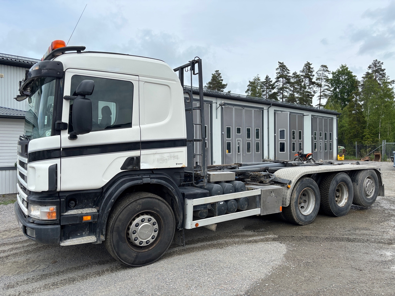 Scania 124G 420 - Φορτηγό φόρτωσης γάντζου: φωτογραφία 1 Scania 124G 420 - Φορτηγό φόρτωσης γάντζου: φωτογραφία 1