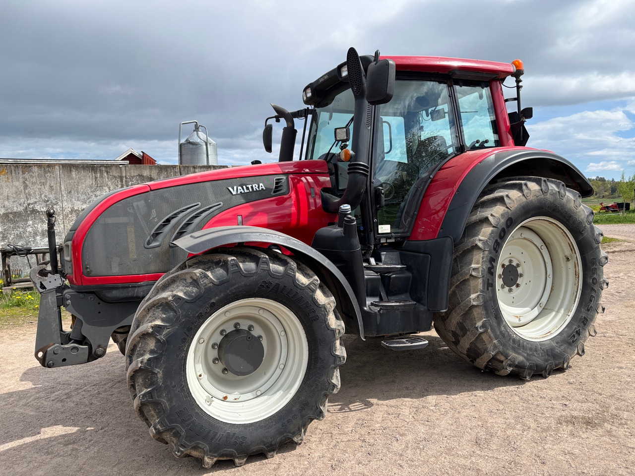 Valtra T213 - Τρακτέρ: φωτογραφία 1 Valtra T213 - Τρακτέρ: φωτογραφία 1