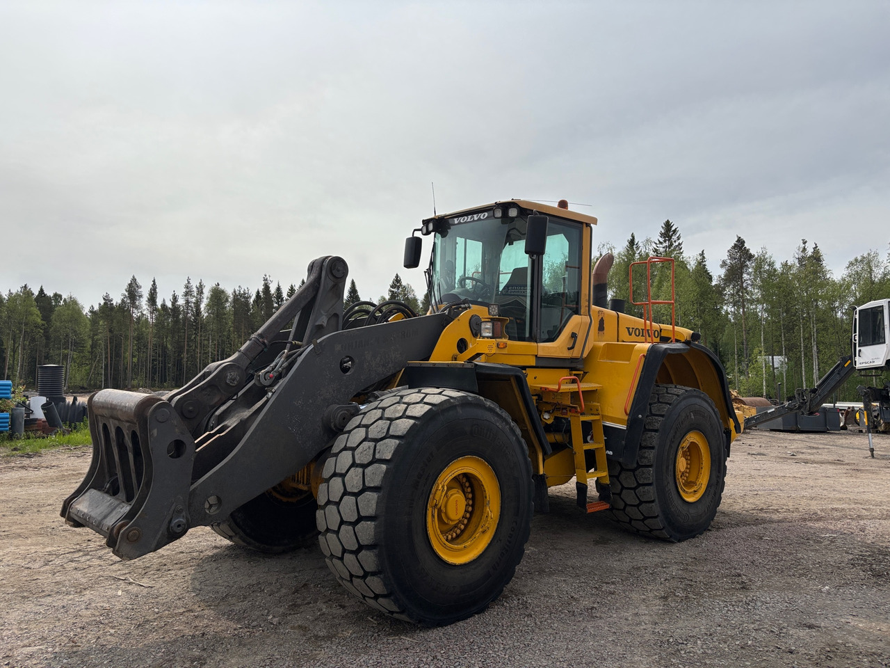 Volvo 220F - Ελαστιχοφόρος φορτωτής: φωτογραφία 1 Volvo 220F - Ελαστιχοφόρος φορτωτής: φωτογραφία 1