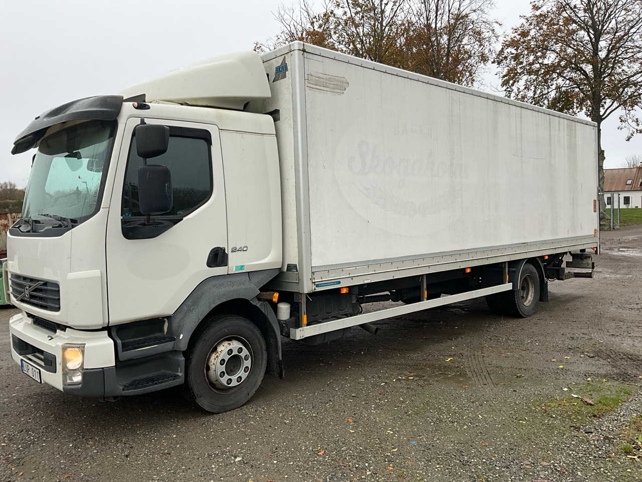 Volvo 240 - Φορτηγό: φωτογραφία 1 Volvo 240 - Φορτηγό: φωτογραφία 1