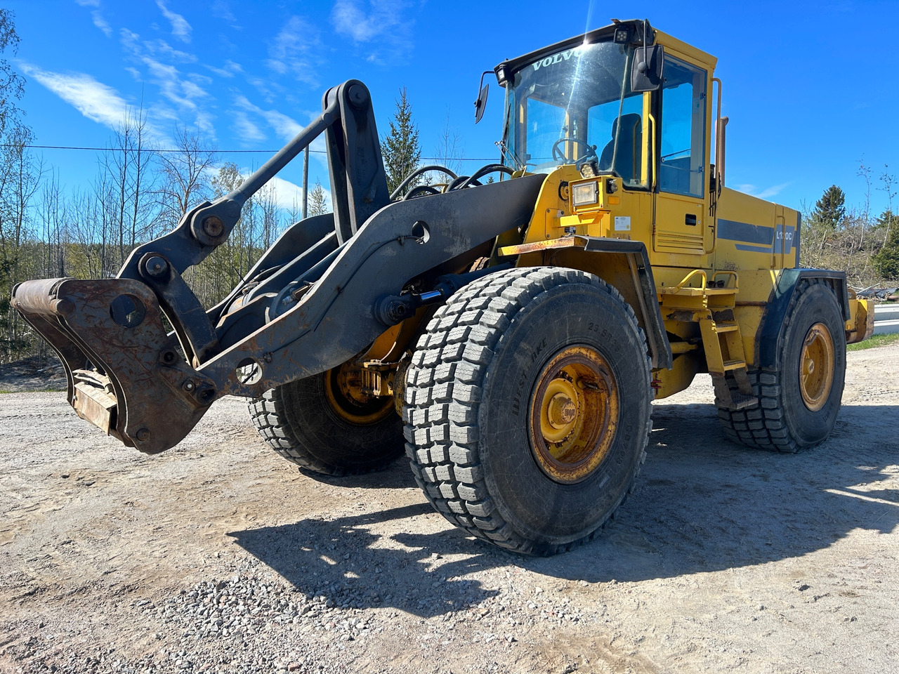Volvo BM L120C - Ελαστιχοφόρος φορτωτής: φωτογραφία 1 Volvo BM L120C - Ελαστιχοφόρος φορτωτής: φωτογραφία 1