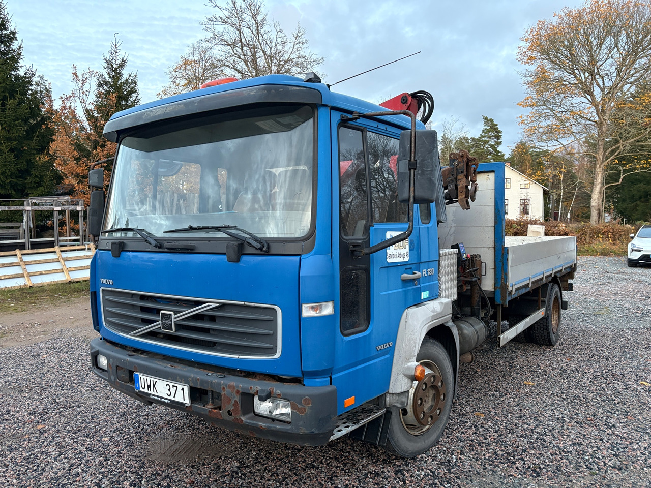 Volvo FL 180 - Φορτηγό με γερανό: φωτογραφία 1 Volvo FL 180 - Φορτηγό με γερανό: φωτογραφία 1