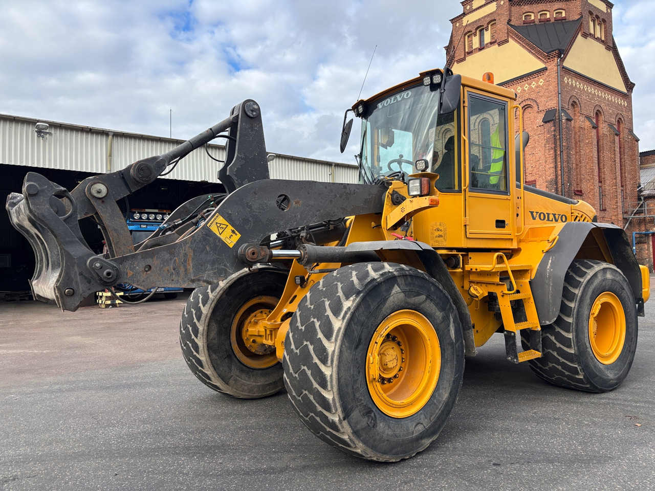 Volvo L90E - Ελαστιχοφόρος φορτωτής: φωτογραφία 1 Volvo L90E - Ελαστιχοφόρος φορτωτής: φωτογραφία 1