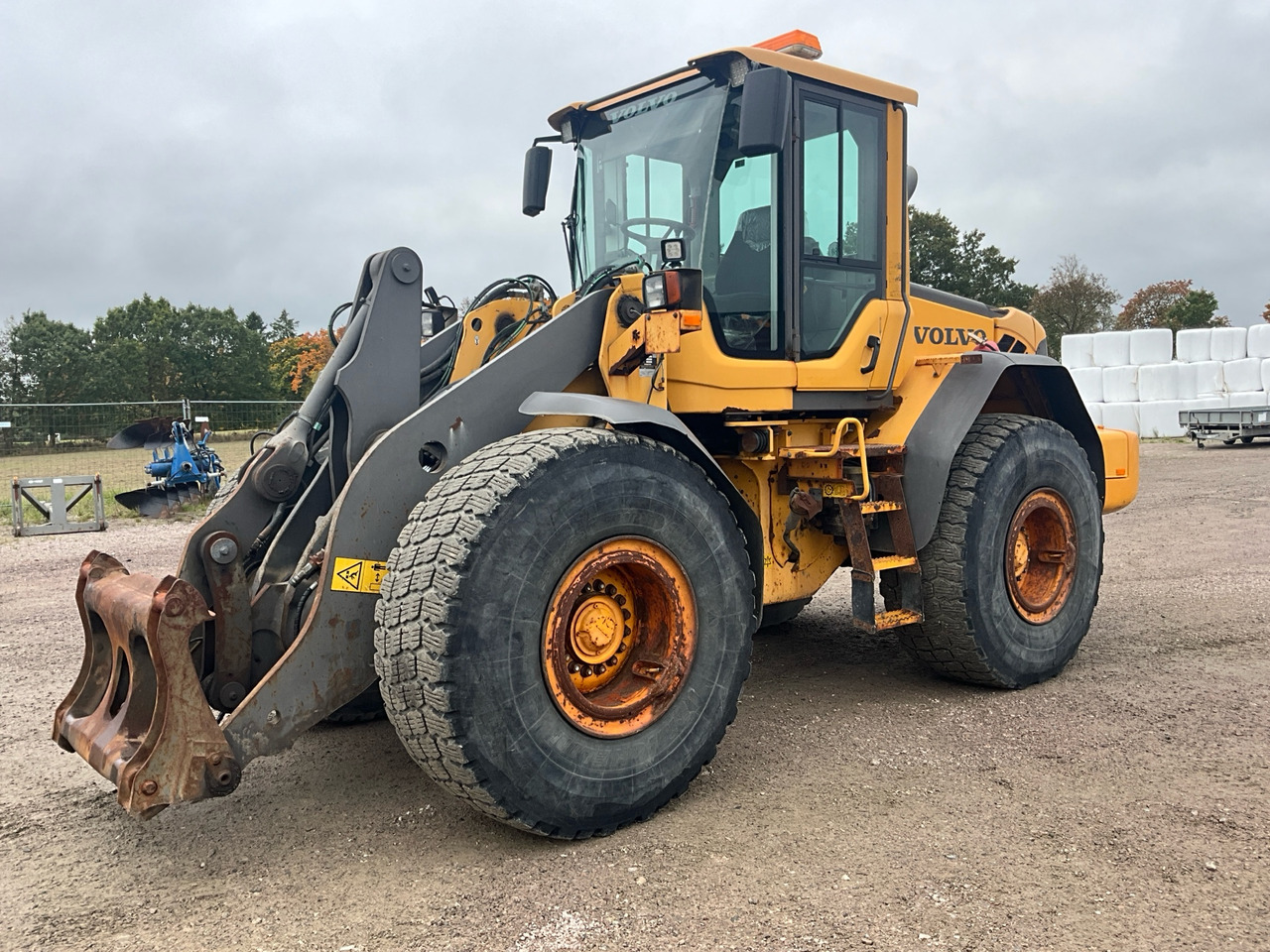 Volvo L90F - Ελαστιχοφόρος φορτωτής: φωτογραφία 1 Volvo L90F - Ελαστιχοφόρος φορτωτής: φωτογραφία 1