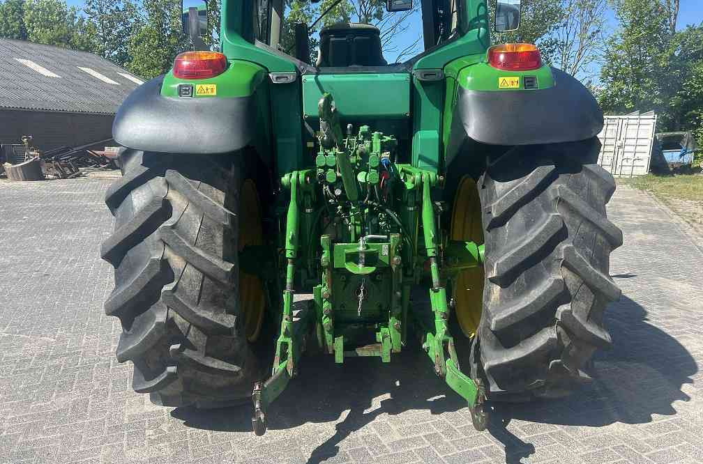 John Deere 6820 premium autopower - Τρακτέρ: φωτογραφία 3 John Deere 6820 premium autopower - Τρακτέρ: φωτογραφία 3