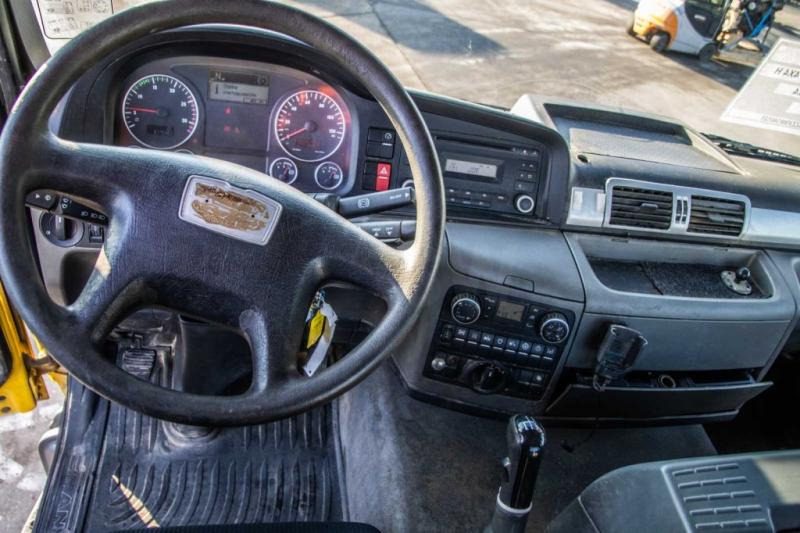 Interior photo 1: Τράκτορας MAN TGS 18.360 BLS-4X4H