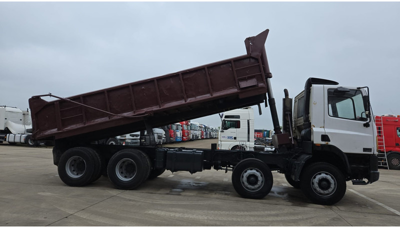 DAF 85 CF 340 (EURO 2 / MANUAL PUMP / STEEL SUSP. / POSSIBLE AS CHASSIS / 8X4) - Φορτηγό ανατρεπόμενο: φωτογραφία 4 DAF 85 CF 340 (EURO 2 / MANUAL PUMP / STEEL SUSP. / POSSIBLE AS CHASSIS / 8X4) - Φορτηγό ανατρεπόμενο: φωτογραφία 4