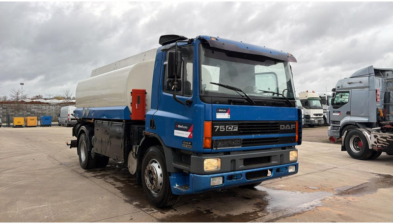 DAF CF 75.290 (15000L / 2 COMPARTIMENTS / MANUAL PUMP / EURO 2 / MANUAL GEARBOX) - Φορτηγό βυτιοφόρο: φωτογραφία 2 DAF CF 75.290 (15000L / 2 COMPARTIMENTS / MANUAL PUMP / EURO 2 / MANUAL GEARBOX) - Φορτηγό βυτιοφόρο: φωτογραφία 2