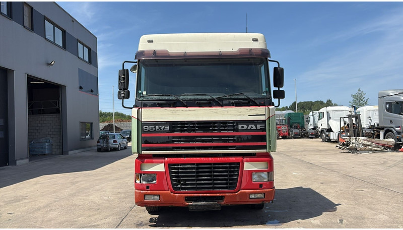 DAF XF 95.430 (EURO 3 / BOITE MANUELLE / MANUAL GEARBOX) - Τράκτορας: φωτογραφία 2 DAF XF 95.430 (EURO 3 / BOITE MANUELLE / MANUAL GEARBOX) - Τράκτορας: φωτογραφία 2