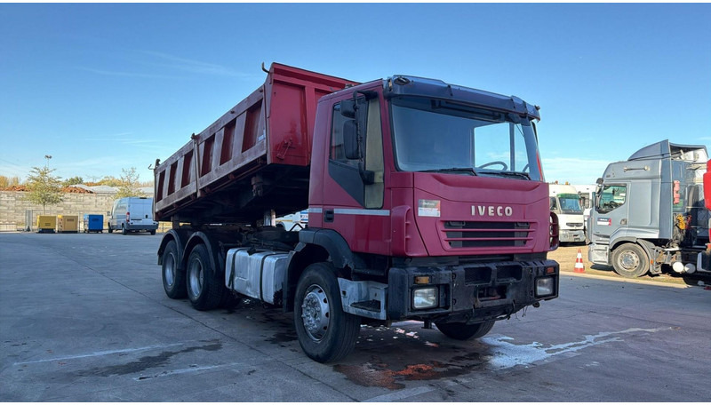 Iveco Eurotrakker 260 E 34 (POMPE MANUELLE / MANUAL PUMP / LAMES / GRAND PONT / BOITE MANUELLE) - Φορτηγό ανατρεπόμενο: φωτογραφία 2 Iveco Eurotrakker 260 E 34 (POMPE MANUELLE / MANUAL PUMP / LAMES / GRAND PONT / BOITE MANUELLE) - Φορτηγό ανατρεπόμενο: φωτογραφία 2