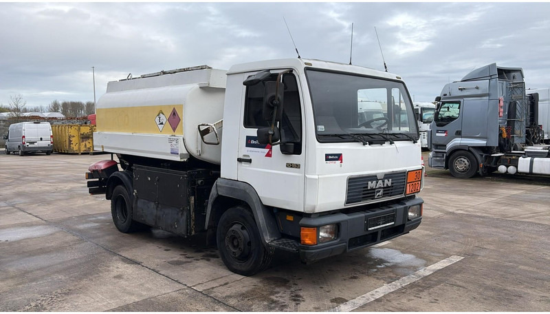 MAN 10.153 (7500L / FULL STEEL / LAMES / BOITE MANUELLE / MANUAL GEARBOX) - Φορτηγό βυτιοφόρο: φωτογραφία 2 MAN 10.153 (7500L / FULL STEEL / LAMES / BOITE MANUELLE / MANUAL GEARBOX) - Φορτηγό βυτιοφόρο: φωτογραφία 2