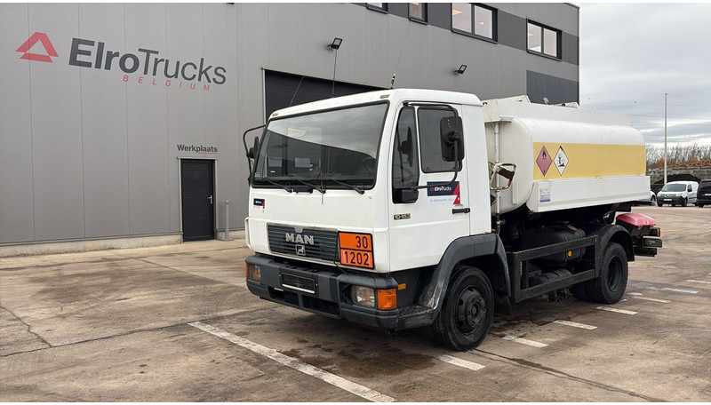 MAN 10.153 (7500L / FULL STEEL / LAMES / BOITE MANUELLE / MANUAL GEARBOX) - Φορτηγό βυτιοφόρο: φωτογραφία 1 MAN 10.153 (7500L / FULL STEEL / LAMES / BOITE MANUELLE / MANUAL GEARBOX) - Φορτηγό βυτιοφόρο: φωτογραφία 1