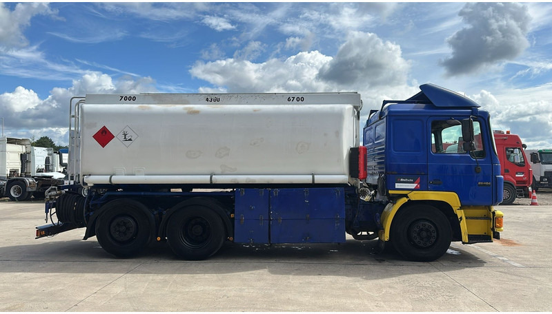 MAN 26.402 (18.000 L / 6X2 / 6 CYLINDER / FRONT STEEL / 3 COMPARTIMENTS) - Φορτηγό βυτιοφόρο: φωτογραφία 4 MAN 26.402 (18.000 L / 6X2 / 6 CYLINDER / FRONT STEEL / 3 COMPARTIMENTS) - Φορτηγό βυτιοφόρο: φωτογραφία 4