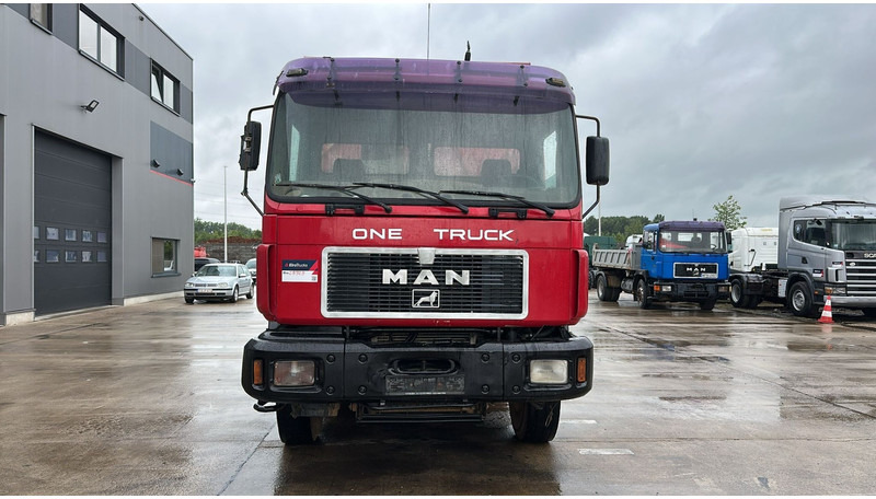MAN 26.403 (STEEL SUSPENSION / VERY CLEAN / 6 CYLINDER / BIG AXLE / EURO 2) - Φορτηγό ανατρεπόμενο: φωτογραφία 2 MAN 26.403 (STEEL SUSPENSION / VERY CLEAN / 6 CYLINDER / BIG AXLE / EURO 2) - Φορτηγό ανατρεπόμενο: φωτογραφία 2