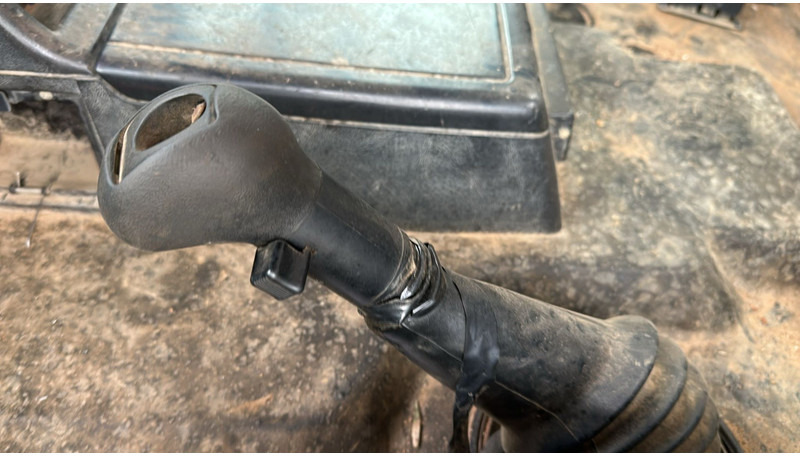 Φορτηγό ανατρεπόμενο MAN 26.403 (STEEL SUSPENSION / VERY CLEAN / 6 CYLINDER / BIG AXLE / EURO 2): φωτογραφία 11