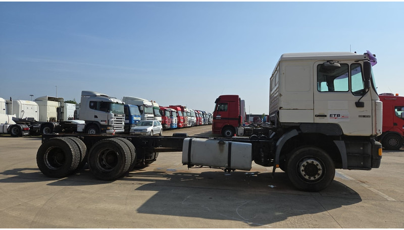 MAN 26.414 (6X4 / 6 CYLINDER / MANUAL GEARBOX / 10 TYRES / LONG CHASSIS / EURO 2) - Φορτηγό σασί: φωτογραφία 4 MAN 26.414 (6X4 / 6 CYLINDER / MANUAL GEARBOX / 10 TYRES / LONG CHASSIS / EURO 2) - Φορτηγό σασί: φωτογραφία 4