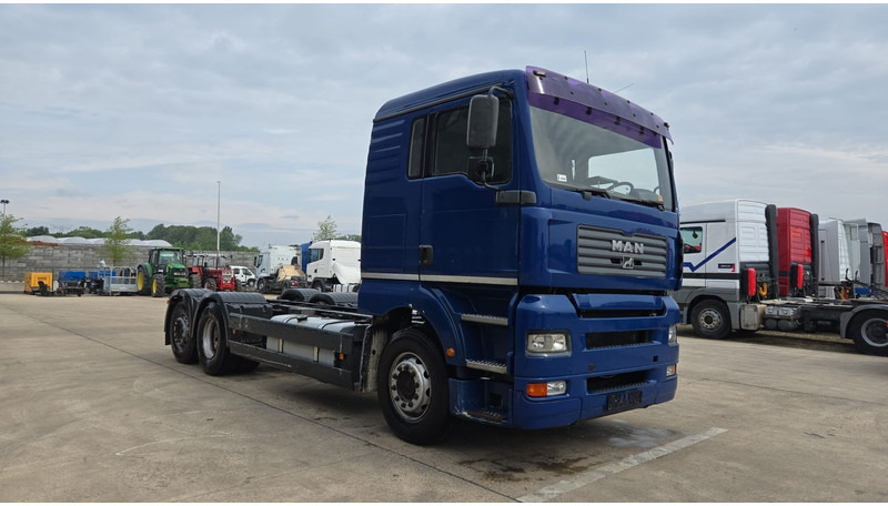 MAN TGA 26.460 (MANUAL PUMP / POMPE MANUELLE / MANUAL GEARBOX / BOITE MANUELLE / 6X2 / FRONT STEEL / DEVANT LAMES) - Φορτηγό σασί: φωτογραφία 3 MAN TGA 26.460 (MANUAL PUMP / POMPE MANUELLE / MANUAL GEARBOX / BOITE MANUELLE / 6X2 / FRONT STEEL / DEVANT LAMES) - Φορτηγό σασί: φωτογραφία 3