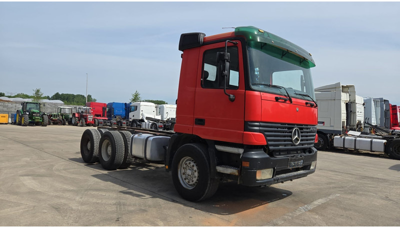Mercedes-Benz ACTROS 2640 (EPS / 3 PEDALES / V6 / LAMES / GRAND PONT / EURO 2 / SEMI-AUTO) - Φορτηγό σασί: φωτογραφία 3 Mercedes-Benz ACTROS 2640 (EPS / 3 PEDALES / V6 / LAMES / GRAND PONT / EURO 2 / SEMI-AUTO) - Φορτηγό σασί: φωτογραφία 3
